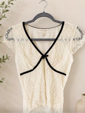 THIRTY/THIRTY Ivory Lace Tie Front Top | Size S
